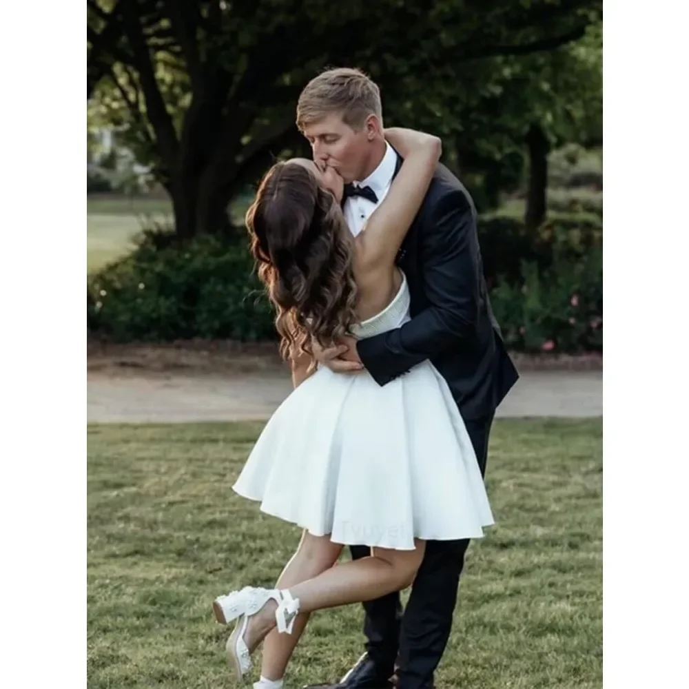 Elegant Strapless Short Prom Dress with Pockets Satin A Line Homecoming Dresses Formal Cocktail Evening Gowns