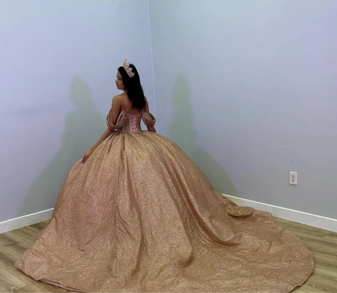 Sparkly Rose Gold Luxury Ball Gown Quinceanera Dresses Glitter Off Shoulder Sweet 16 Dress