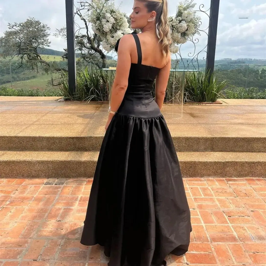 Classy Long Black One Shoulder Satin Prom Dress With Flower A-Line Sleeveless Evening Dresses for Women Pleated Party Gown