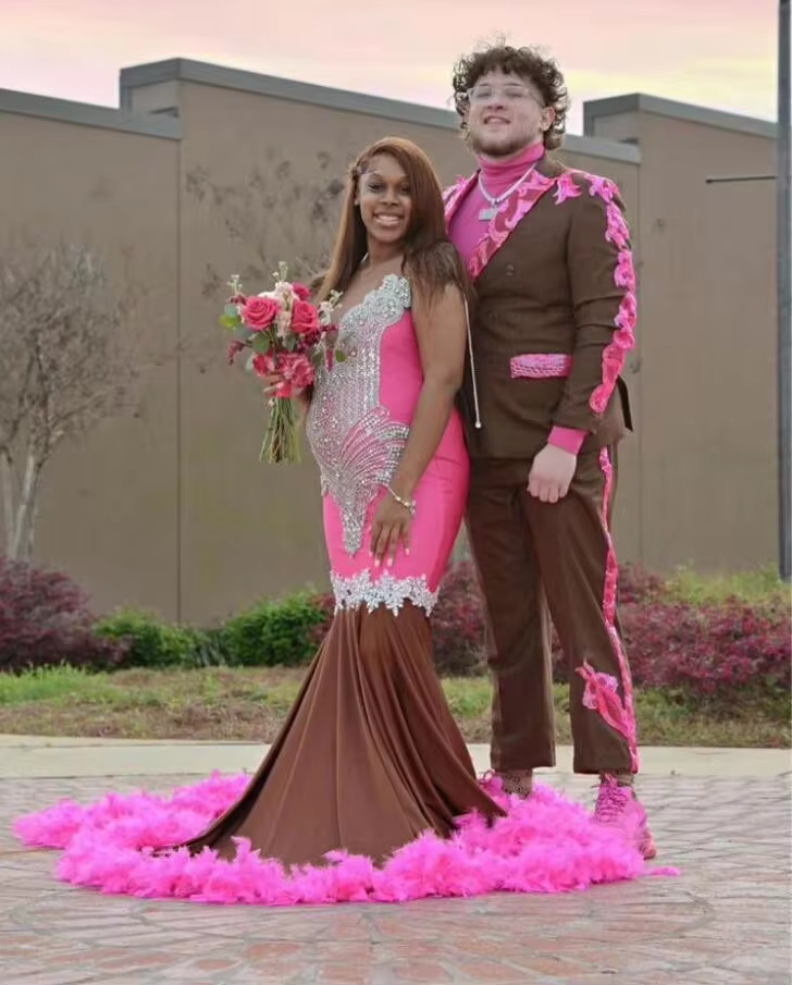 Fuchsia Brown Sparkly Evening Ceremony Dresses for Black Girl Luxury Diamond Feather African Prom Gala Gown Plus Size