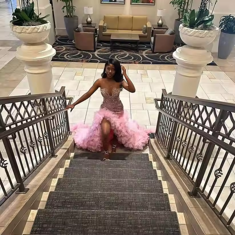 Sparkly Pink Long Prom Dresses 2025 Luxury Black Girl Beaded Crystal Ruffles Evening Birthday Gala Gown With Slit Customized