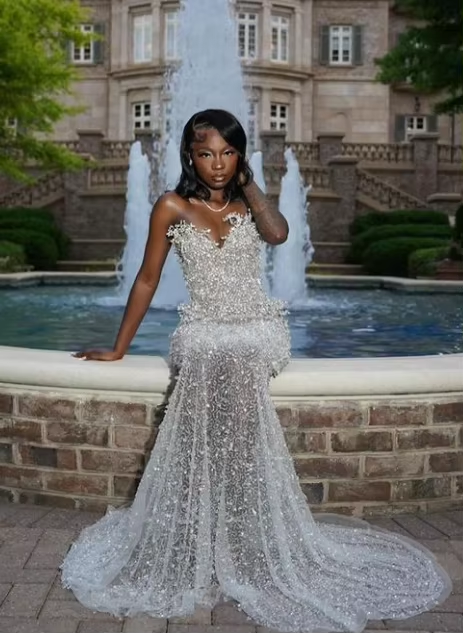 Customized Luxurious Crystal Prom Dresses Bodice Encrusted Sequins Black Women Party Dresses Simple See Through Evening Gowns