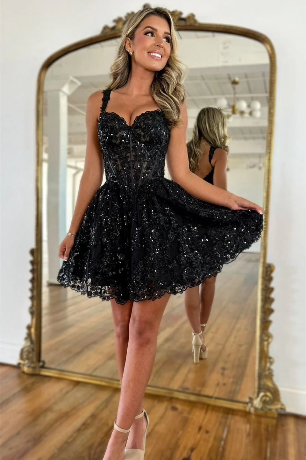 A-Line Sweetheart Black Sequin Lace Short Homecoming Dresses