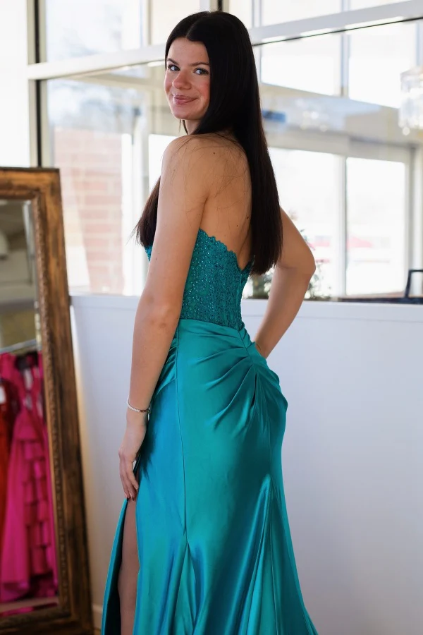 Elegant Sheath Strapless Sleeveless Appliques Beaded Pleated High Side Slit and Train Evening Formal Gown Cocktail Dress