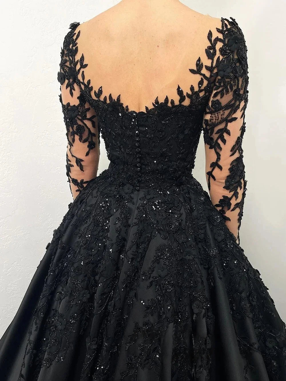 Customized Large Round Neck Long-Sleeved Wedding Dress Bridal Gown Beaded Sequined Applique Backless Satin Wedding Dress