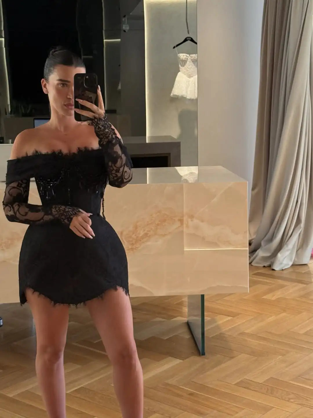 Fashion Black Short Off The Shoulder Sweetheart Lace Illusion Embroidery Evening Dress Beading Crystal Mini Homecoming Dress