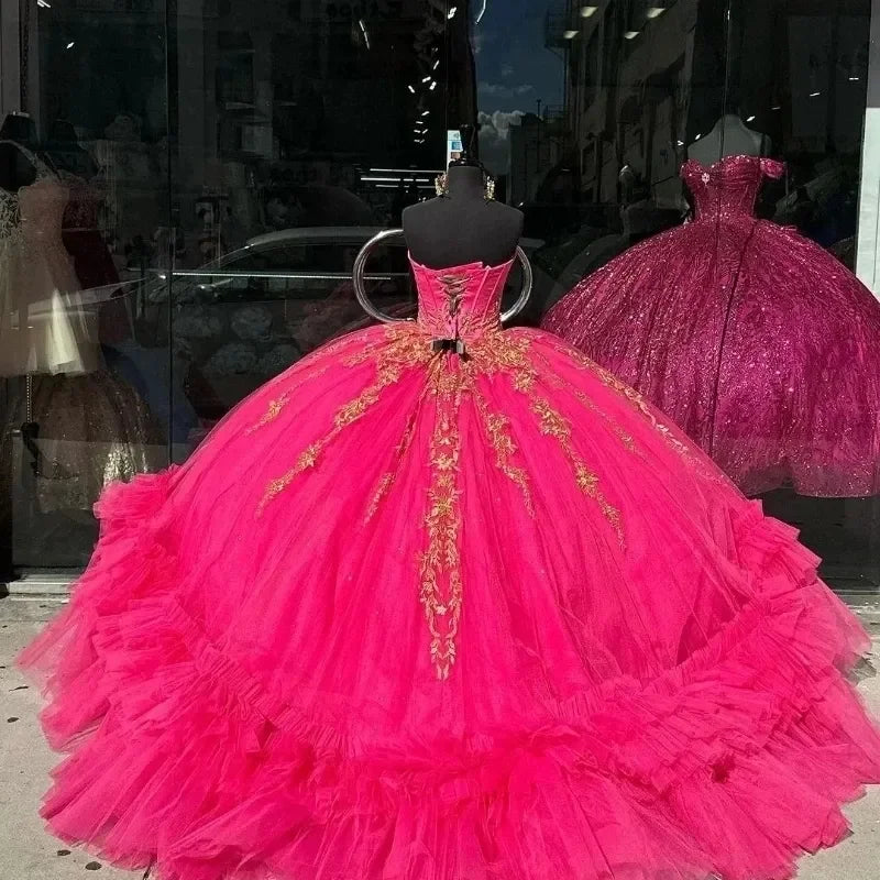 Rose Red Vestidos De 15 Quinceañera Popular Strapless Sweetheart Ball Gown Appliques Lace Tiered Vestido De Princesas Customized