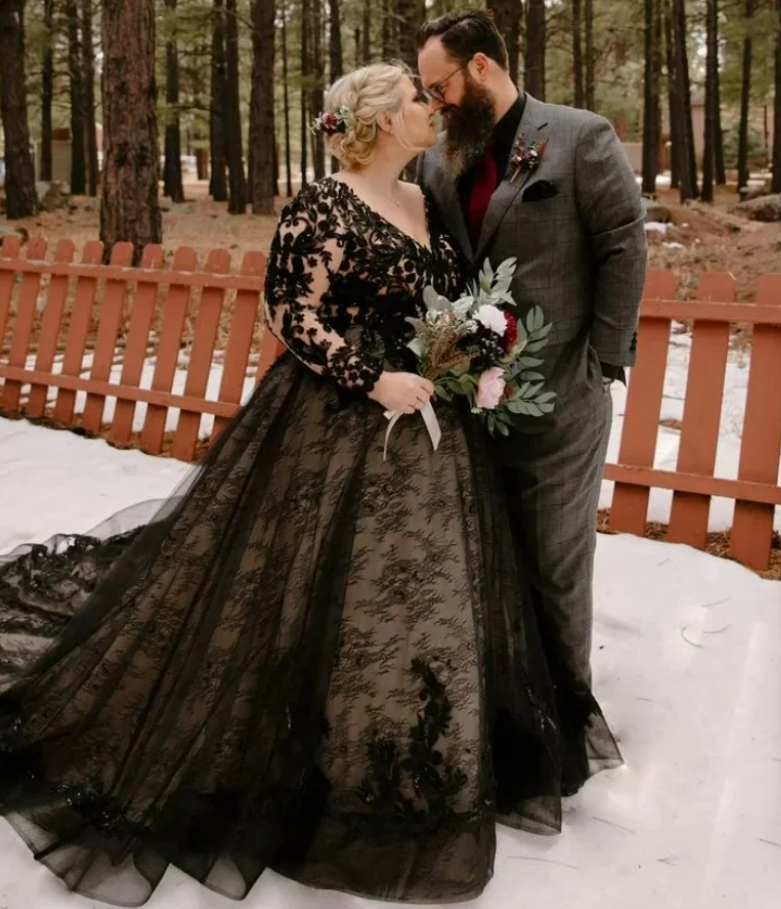 Black Lace Gothic Wedding Dress Appliques Beaded Long Sleeves A-Line Bridal Gown Customized Plus Size Vestidos De Novia