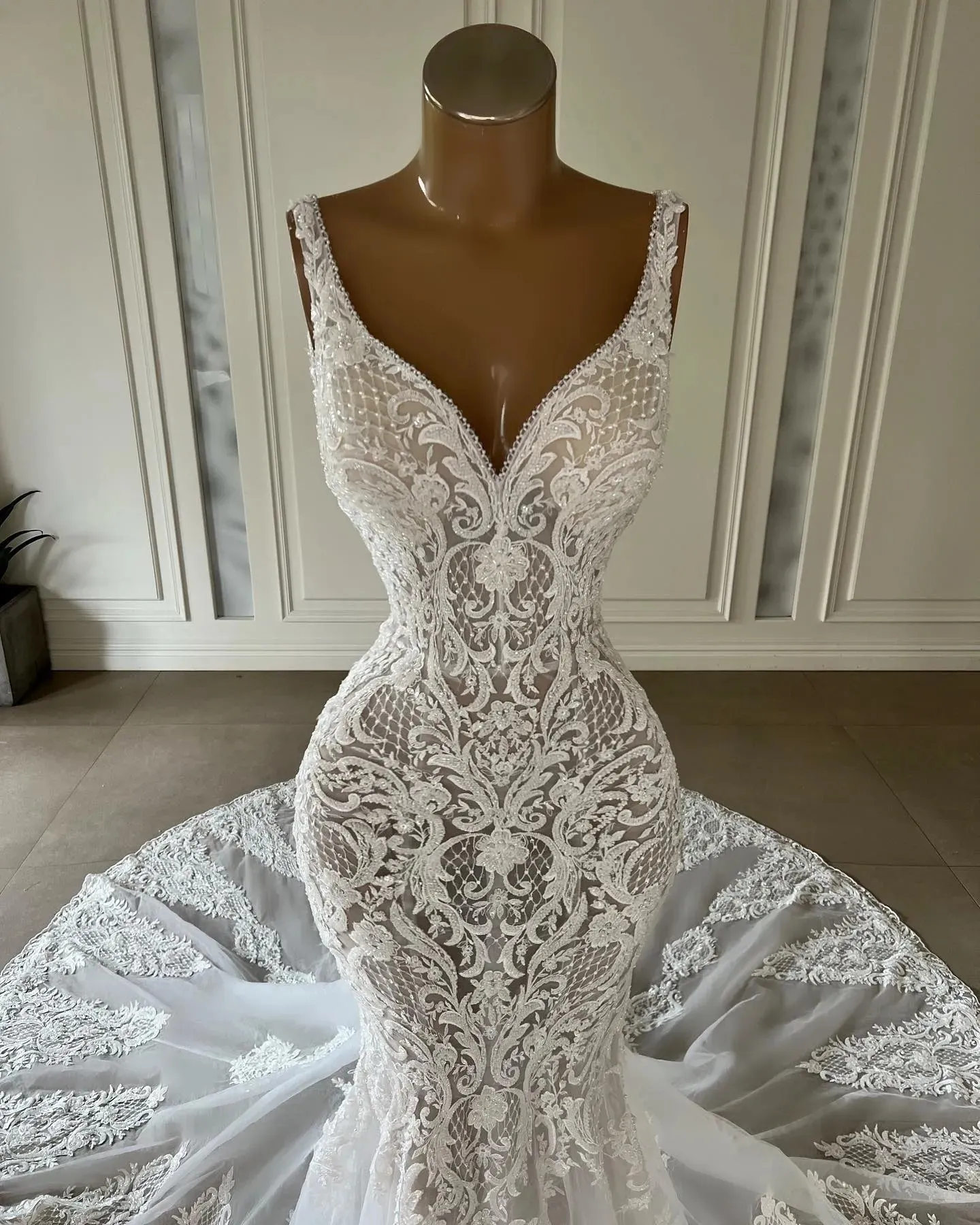 Elegant Lace Mermaid Wedding Dresses V Neck Lace Appliqued Boho Country Bridal Party Gowns