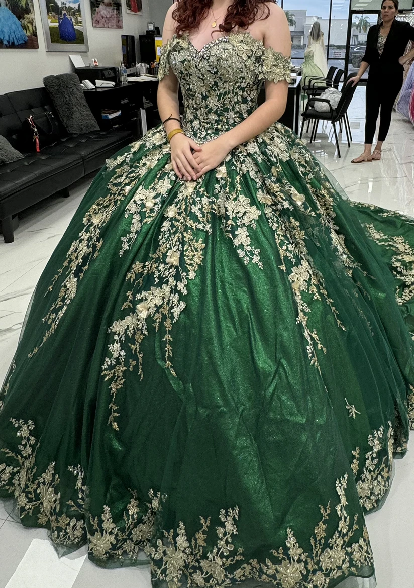 Emerald Green Lace Appliquees Quinceanera Dresses Ball Gown Off Shoulder Beaded Sweet 16 Dress Birthday Gowns