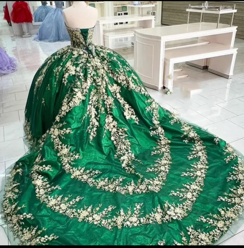 Emerald Green Lace Appliquees Quinceanera Dresses Ball Gown Off Shoulder Beaded Sweet 16 Dress Birthday Gowns