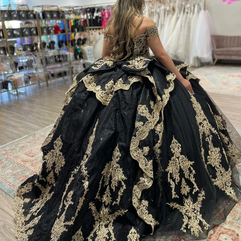Luxury Black Sweetheart Ball Gown Quinceanera Dresses Gold Appliques Beads Sweet 15 16 Birthday Party Formal Wear Pageant