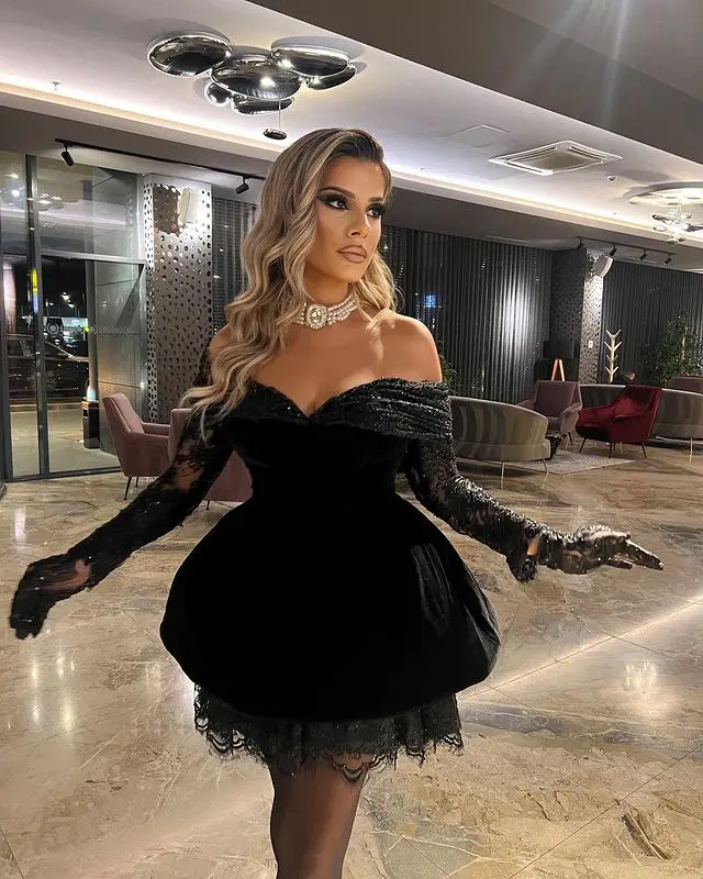 Black Lace Velvet Short Cocktail Dresses with Gloves Off the Shoulder Mini Length Prom Gown Customized Formal Party Dress