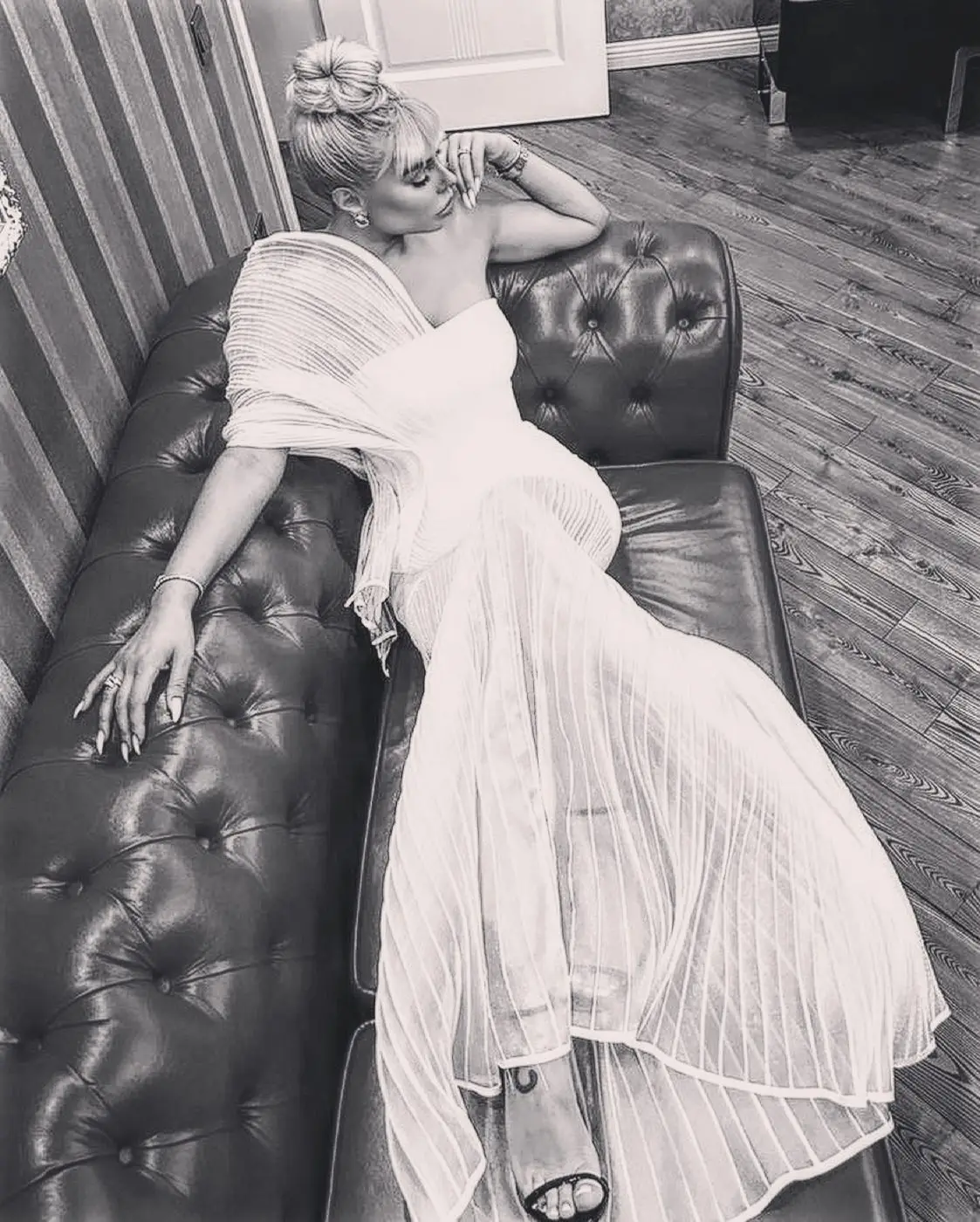 Fashion White Pleated Long Prom Dresses with 3D Pleated Shoulder Couture Mermaid Evening Party Dress