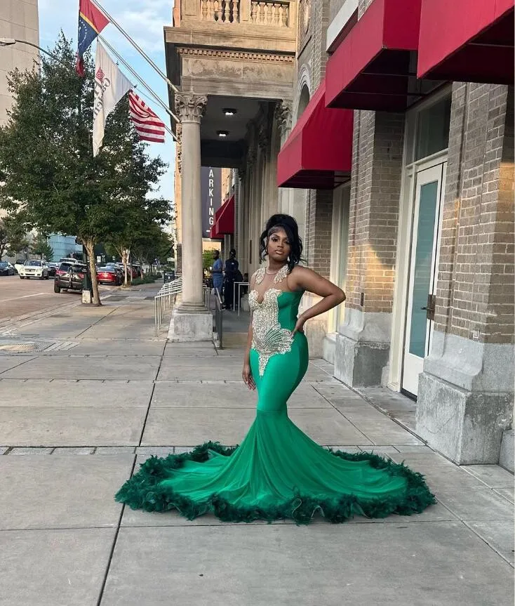 Sparkly Long Green Mermaid Prom Ceremony Party Dresses for Black Girl Luxury Crystal Feahter Sheer Evening Birthday Gown