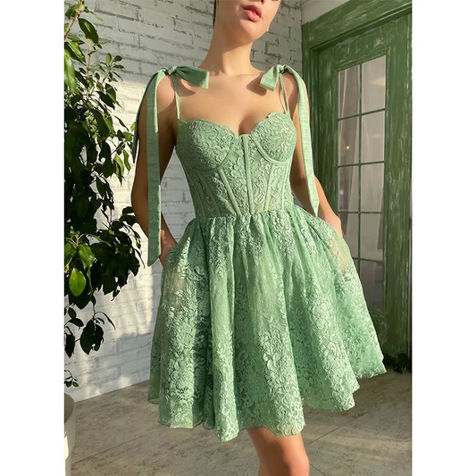 Elegant Green Short Homecoming Dresses Spaghetti Straps Lace Appliques Mini Cocktail Homecoming Dress Zipper Back