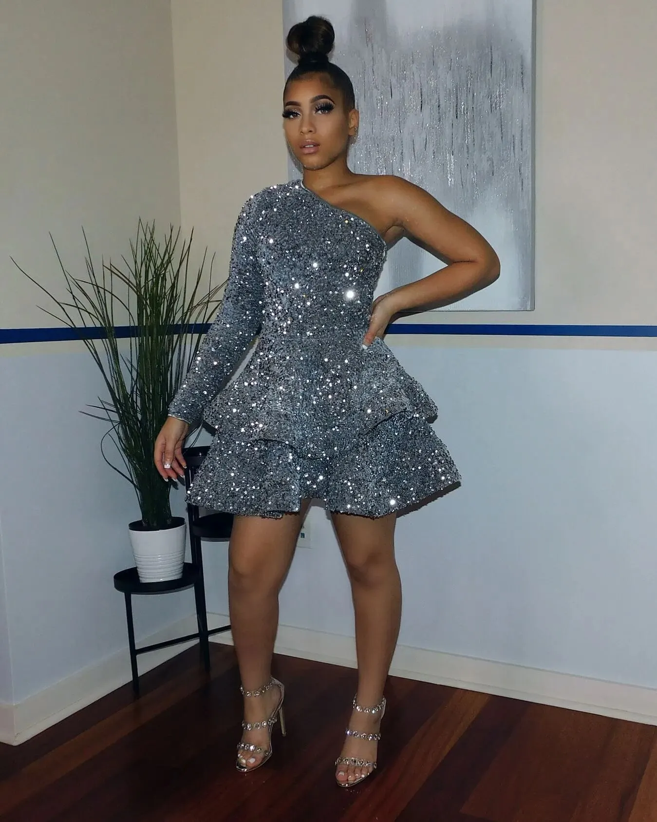 Sparkly Short Homecoming Dresses for Teens Hot One Shoulder Long Sleeve Tiered Mini Cocktail Party Gown