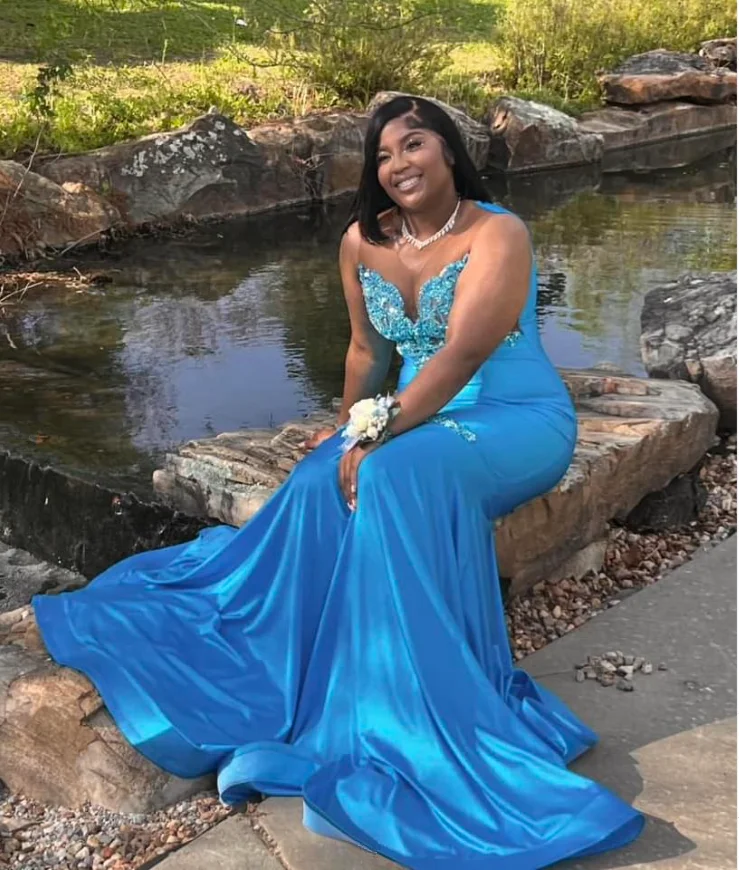 Sky Blue Luxury Graduation Gowns Applique Rhinestone Beaded Decoration Homecoming Gowns Black Girls Sexy v-Neck Party Dress