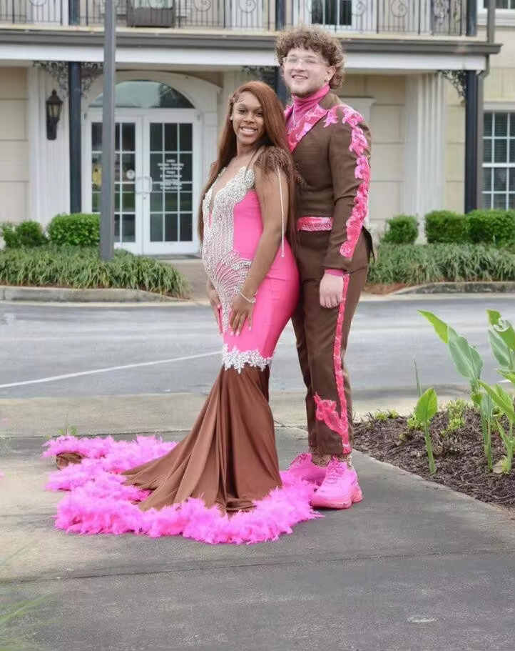 Fuchsia Brown Sparkly Evening Ceremony Dresses for Black Girl Luxury Diamond Feather African Prom Gala Gown Plus Size