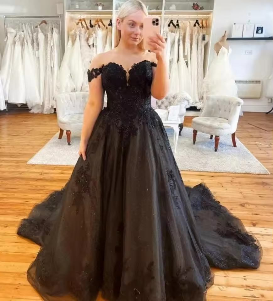Black Gothic A-Line Wedding Dresses Off Shoulder Sweetheart Lace Applique Beaded Long Vintage Bride Formal Gowns Customized