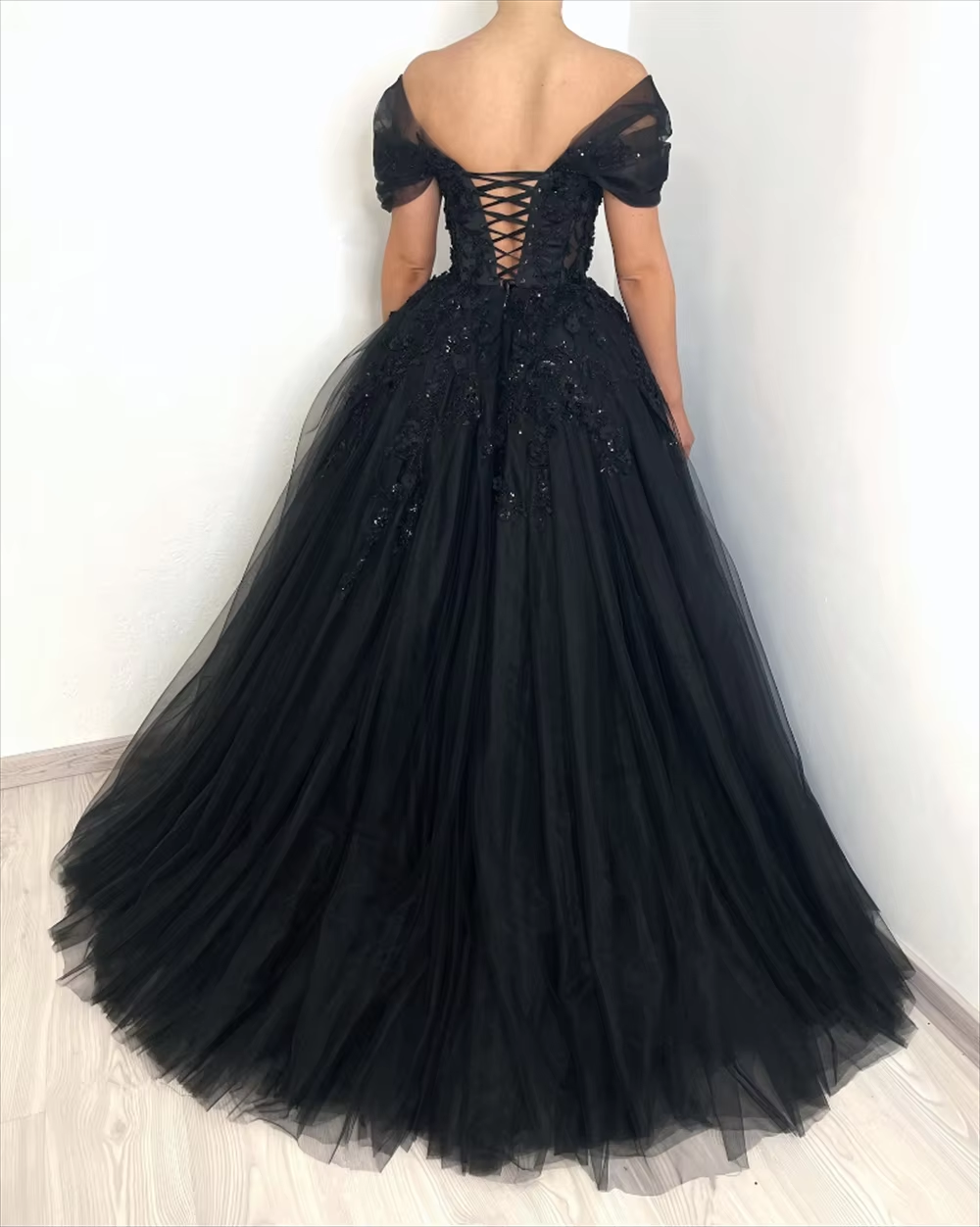 Black Prom Dresses Embroidery A-shaped Prom Dresses Off-the-shoulder Tulle Princess Graduation Party Dresses Customized