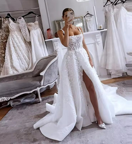 Fashion Square Collar Lace Appliques Wedding Dresses Pretty Sleeveless Tulle A Line Bridal Gowns Side Split Long Wedding Gowns
