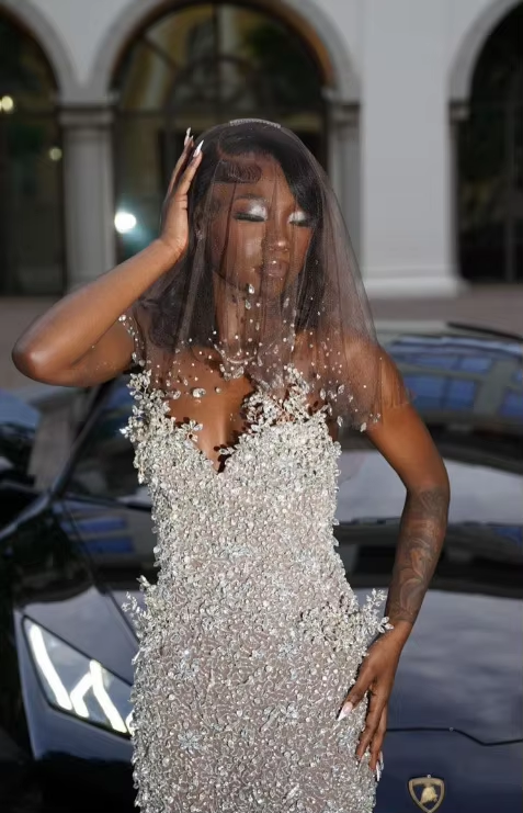 Customized Luxurious Crystal Prom Dresses Bodice Encrusted Sequins Black Women Party Dresses Simple See Through Evening Gowns