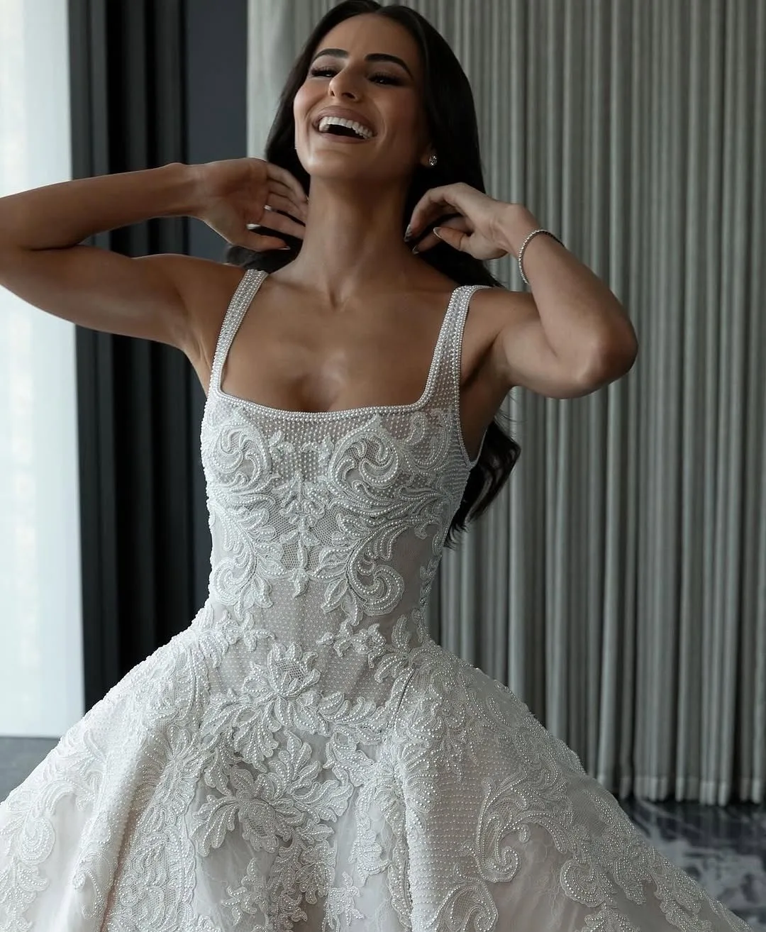 Fashion Wedding Dresses Appliques Bridal Gowns Spaghetti Straps Pearls A Line Princess Mermaid Customized