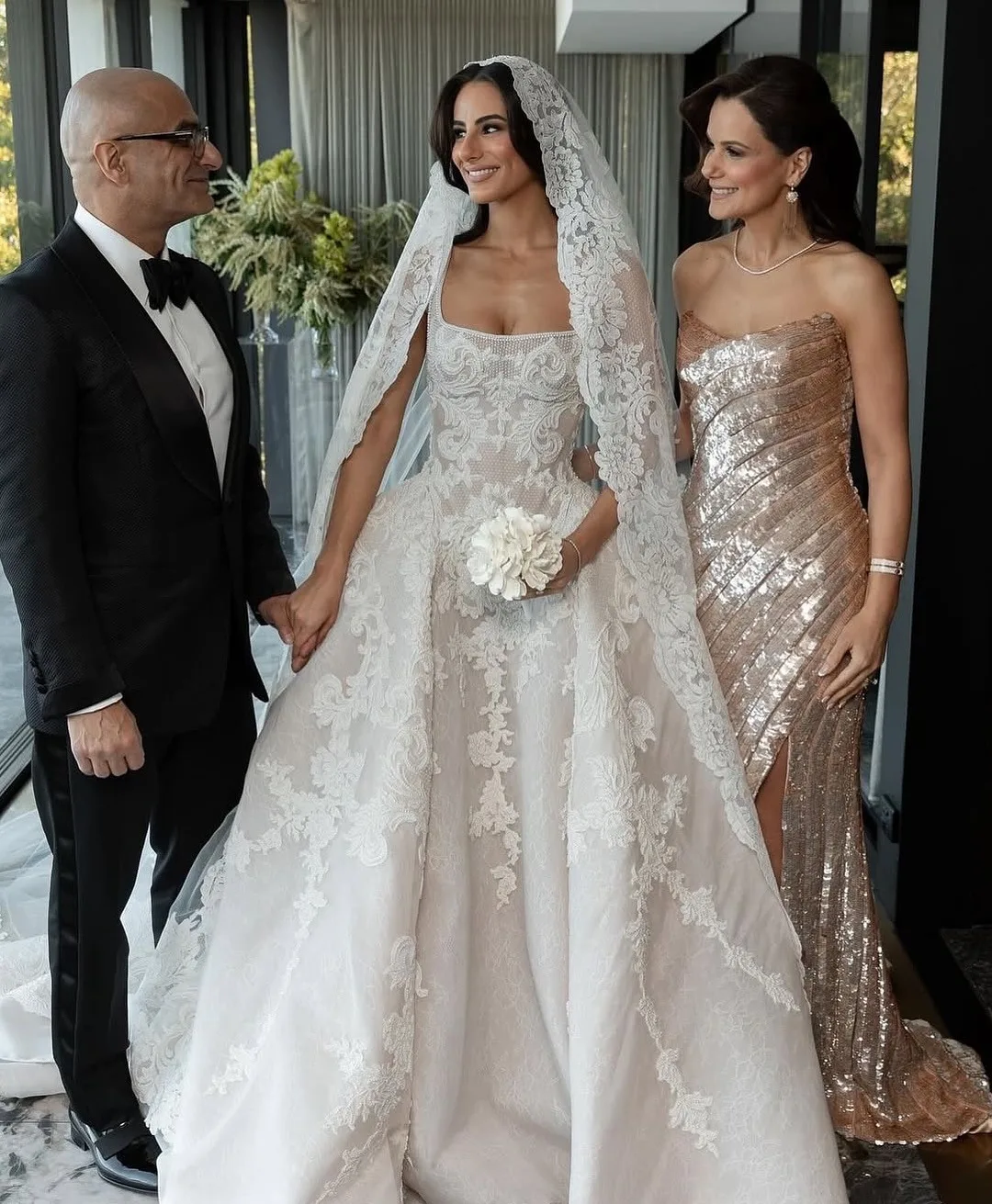 Fashion Wedding Dresses Appliques Bridal Gowns Spaghetti Straps Pearls A Line Princess Mermaid Customized