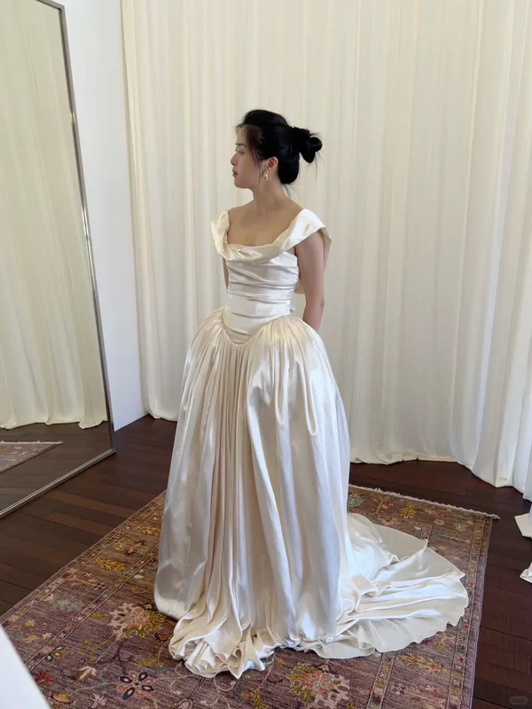 Gentle Vintage Ball Gown Straps Pleated Ivory Satin Wedding Dress