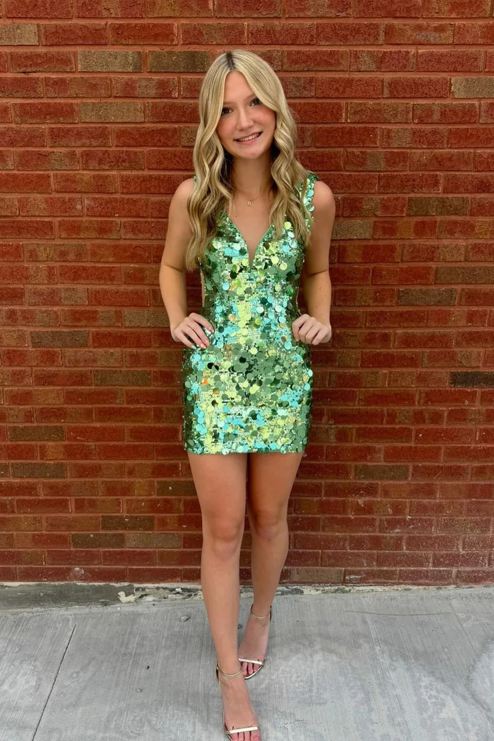 Glitter Bodycon V Neck Sage Green Sequins Short Homecoming Dresses
