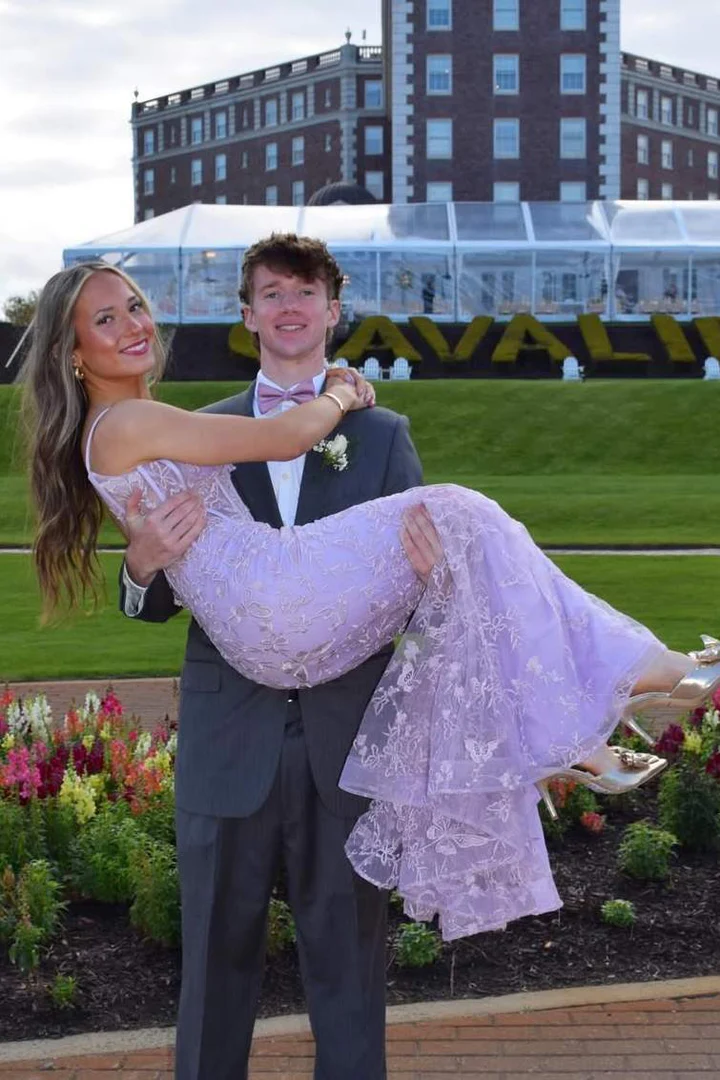 Lilac Spaghetti Straps Lace Appliques V-Neck Mermaid Prom Dress