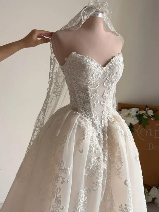New Elegant A-Line Lace Applique Princess Wedding Dress Sweetheart Backless Pleated Luxury Ball Bridal Dress