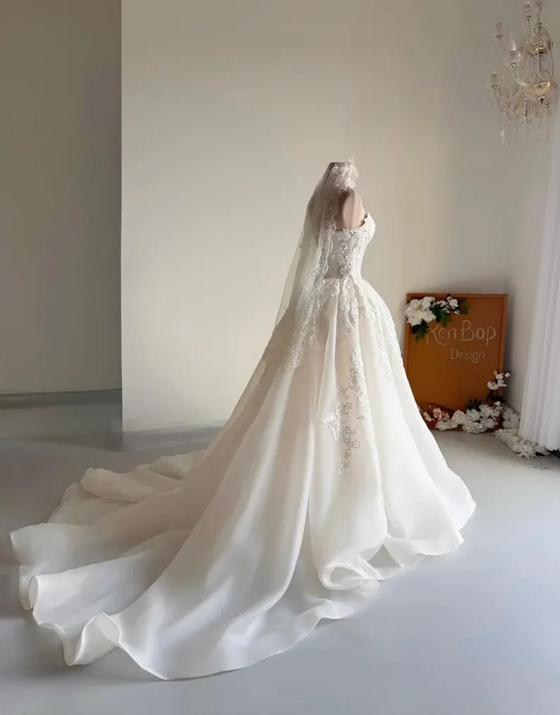 New Elegant A-Line Lace Applique Princess Wedding Dress Sweetheart Backless Pleated Luxury Ball Bridal Dress