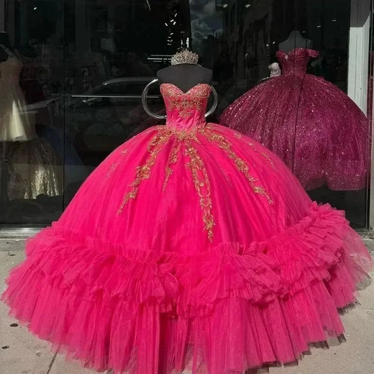 Rose Red Vestidos De 15 Quinceañera Popular Strapless Sweetheart Ball Gown Appliques Lace Tiered Vestido De Princesas Customized