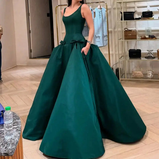 Design Fashion Elegant Emerald Green Ball Gown Stripped Down Clean Lines Structure Spaghetti Straps Evening Dress little Bows