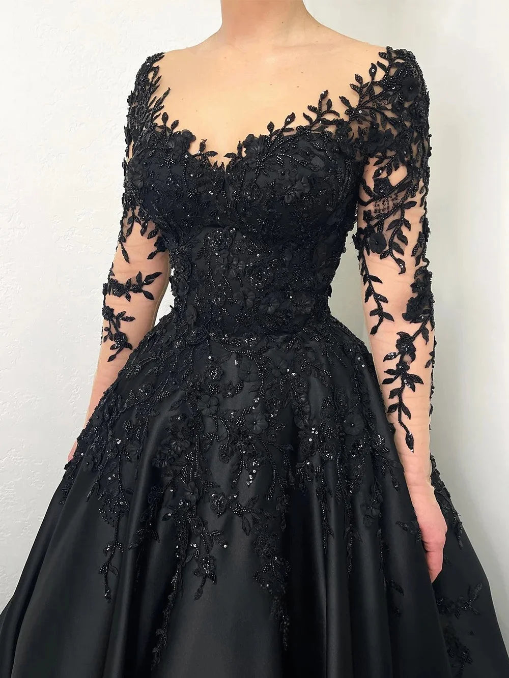 Customized Large Round Neck Long-Sleeved Wedding Dress Bridal Gown Beaded Sequined Applique Backless Satin Wedding Dress