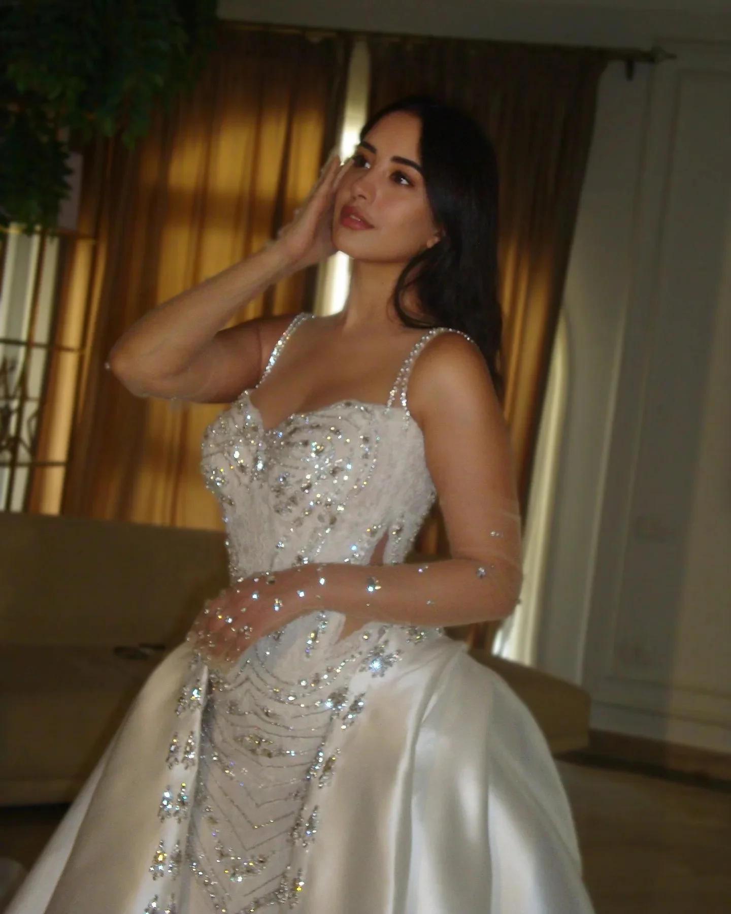 Simple Rhinestone Wedding Dresses Vintage Spaghetti Straps Sleeveless Bridal Gown Customized Beaded Satin