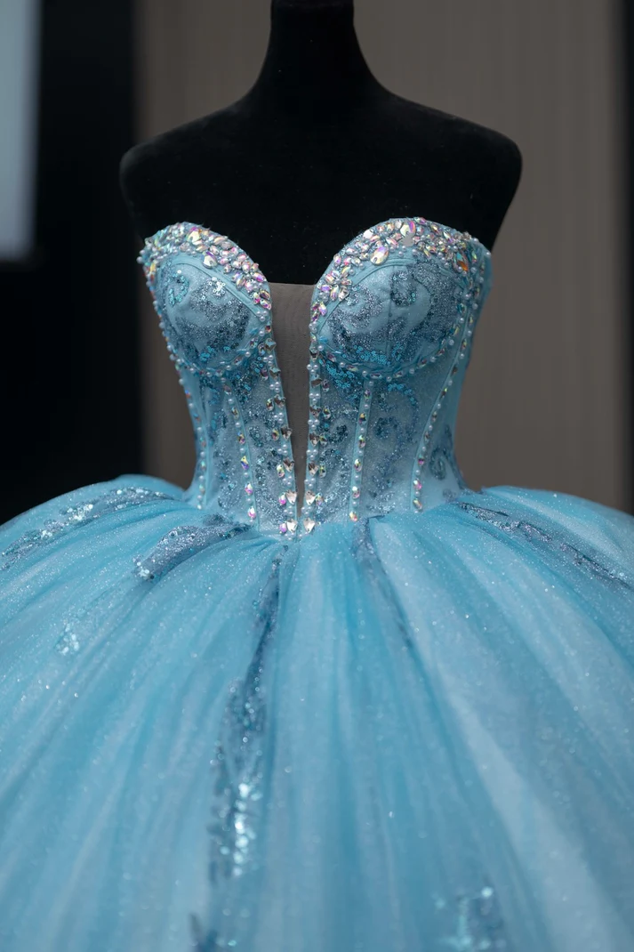 Strapless Sleeveless Beaded Appliques Blue Tulle Sweet 15 Quinceañera Dress