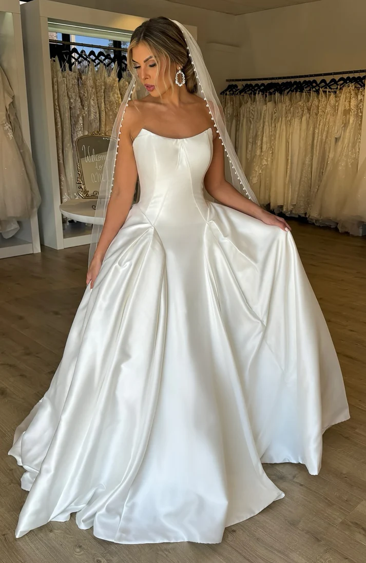 Women's White Satin A Line Corset Wedding Dresses Sweetheart Simple Bridal Wedding Gowns