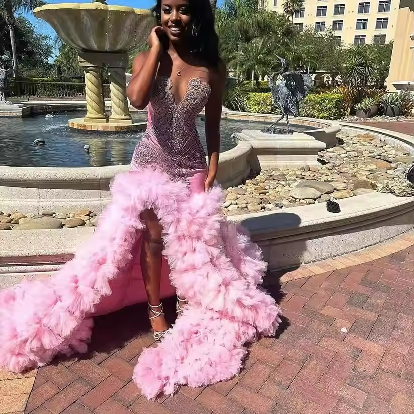 Sparkly Pink Long Prom Dresses 2025 Luxury Black Girl Beaded Crystal Ruffles Evening Birthday Gala Gown With Slit Customized