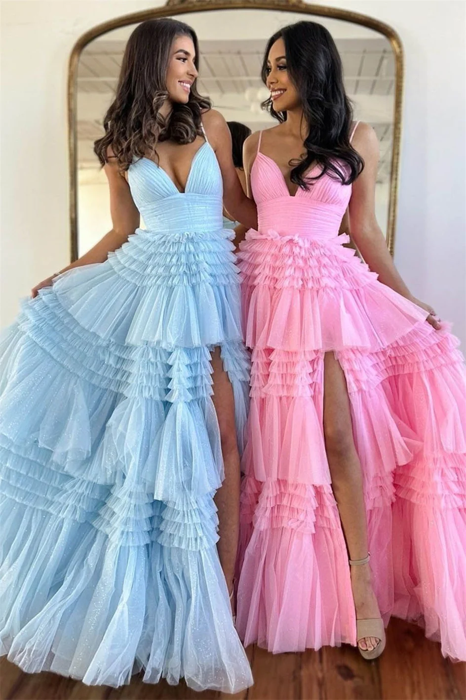 Sleeveless Light Blue V Neck Spaghetti Straps Prom Dresses Long Tulle Tiered Ruffles Red Evening Party Ball Gowns